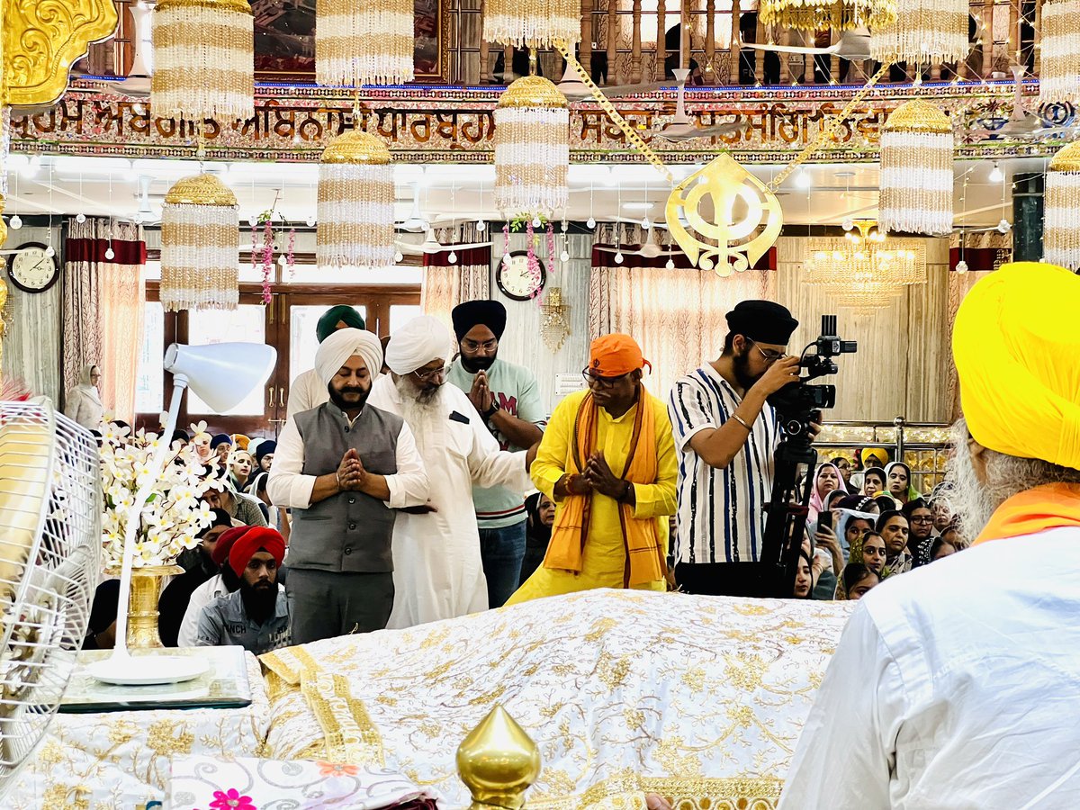 ਗੁਰੂਦੁਆਰਾ ਗੁਰੂ ਨਾਨਕ ਸਾਹਿਬ ਜੀ, (ਅਫਗਾਨ ਬਿਰਾਦਰੀ) ਮਨੋਹਰ ਨਗਰ,ਆਊਟਰ ਰਿੰਗ ਰੋਡ ਦੇ 26 ਸਾਲ ਸੰਪੂਰਨ ਹੋਣ ਤੇ ਅਤੇ 27ਵੇਂ ਸਾਲ ਦੀ ਆਰੰਭਤਾ ਤੇ ਰੱਖੇ ਗਏ ਮਹਾਨ ਕੀਰਤਨ ਸਮਾਗਮ ਵਿੱਚ ਆਮ ਆਦਮੀ ਪਾਰਟੀ ਦੇ ਉਮੀਦਵਾਰ ਮਹਾਬਲ ਮਿਸ਼ਰਾ ਜੀ ਅਤੇ ਸਾਥੀਆਂ ਨਾਲ ਹਾਜਰੀ ਹਾਜ਼ਰੀ ਭਰ ਕੇ ਗੁਰੂ ਘਰ ਦੀਆਂ ਖੁਸ਼ੀਆਂ ਪ੍ਰਾਪਤ ਕੀਤੀਆਂ ਅਤੇ ਸਰਬੱਤ ਦੇ ਭਲੇ…