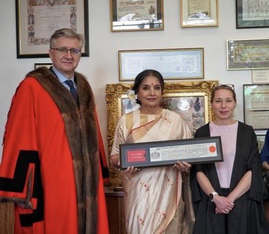 Overwhelmed to receive the oldest award of London , The Freedom To City Award given by London corporation. Previous recipients were NELSON MANDELA and FLORENCE NIGhTINgALE amongst others . Photo taken atGuild Hall on 10th May 2024. With Alister King , the next Lord Mayor . 🙏to