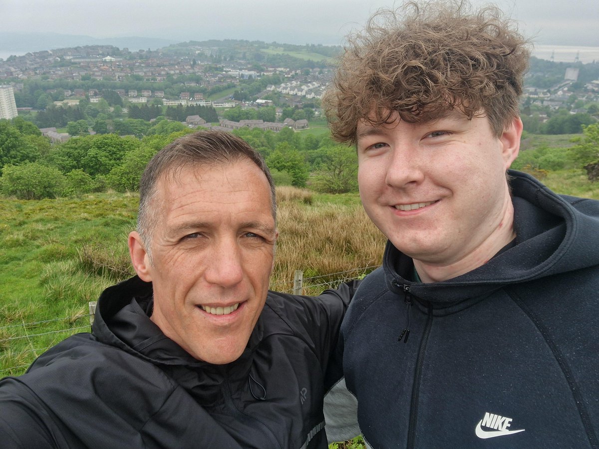 Community Connector Kev and his friend Jon went on a 'Health Walk n Talk' up the Greenock Cut today! 😁❤️

Physical activities like walking can help your #mentalhealth by boosting your mood, confidence, motivation and focus ☮️

yourvoice.org.uk/social-prescri…

#InverclydeCares