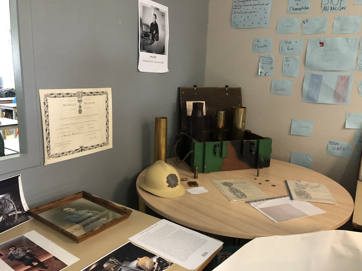 Transmettre notre histoire. Un exposition d’objets et de documents des deux guerres mondiales transmis par des familles et par les enseignants du <a href="/ClgGDavid86/">Collège de Mirebeau</a> . Merci à Annick Schlecht en infirmière et à Thomas Rousseau en poilu de la Grande Guerre. Engagez vous, rengagez vous