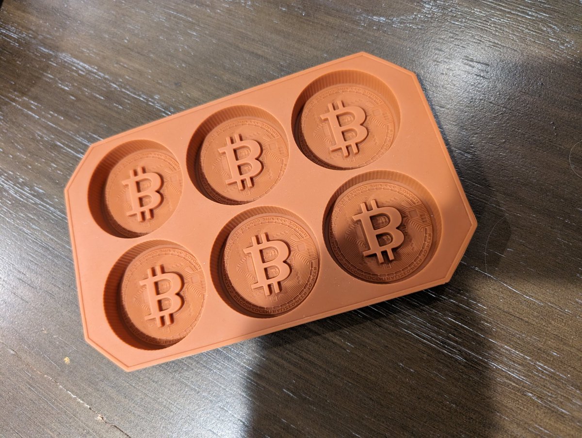 Just found a #Bitcoin ice cube tray randomly in a drawer.

Surely I'm not the only one with a BTC ice cube tray, right? 😆