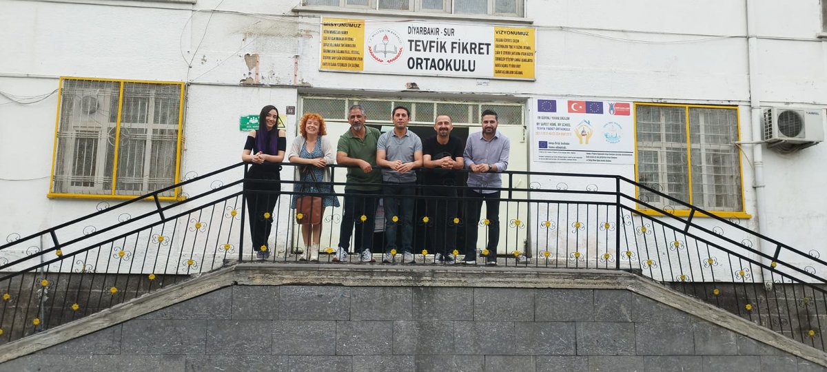 egitimsen21's tweet photo. Örgütleme çalışmaları kapsamında Sur İlçesi 
👉Tevfik Fikret Ortaokulu
👉Melik Ahmet AİHL
👉Sur MTAL
👉Sur Halk Eğitim Merkezi
👉Sur RAM'daki
eğitim  emekçileri ziyaret edilerek sendikal süreç hakkında bilgilendirmelerde bulunularak karşılıklı görüş alışverişi yapıldı https://t.co/5TcX0DDqL0