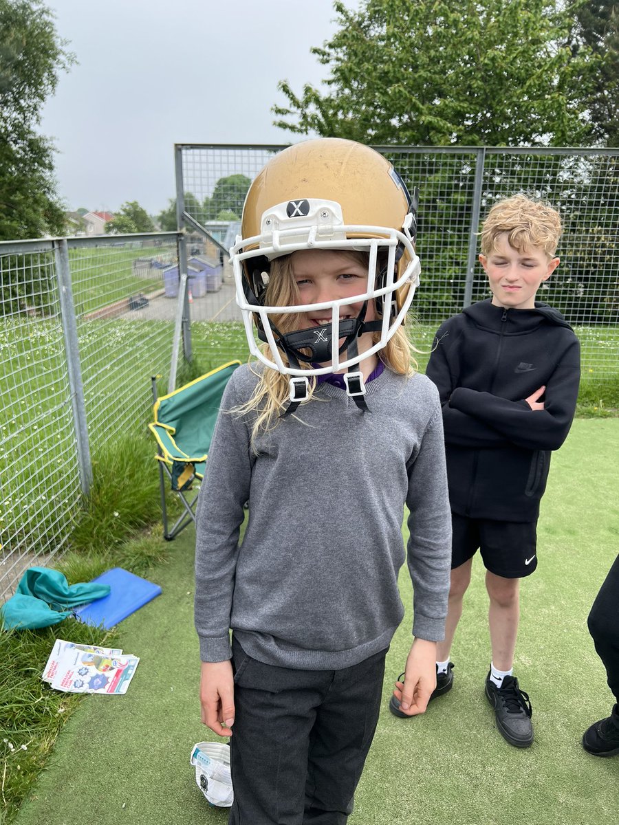 P5JD had a good time at their American football session today. They got to try on the equipment and practise some ball skills 🏈