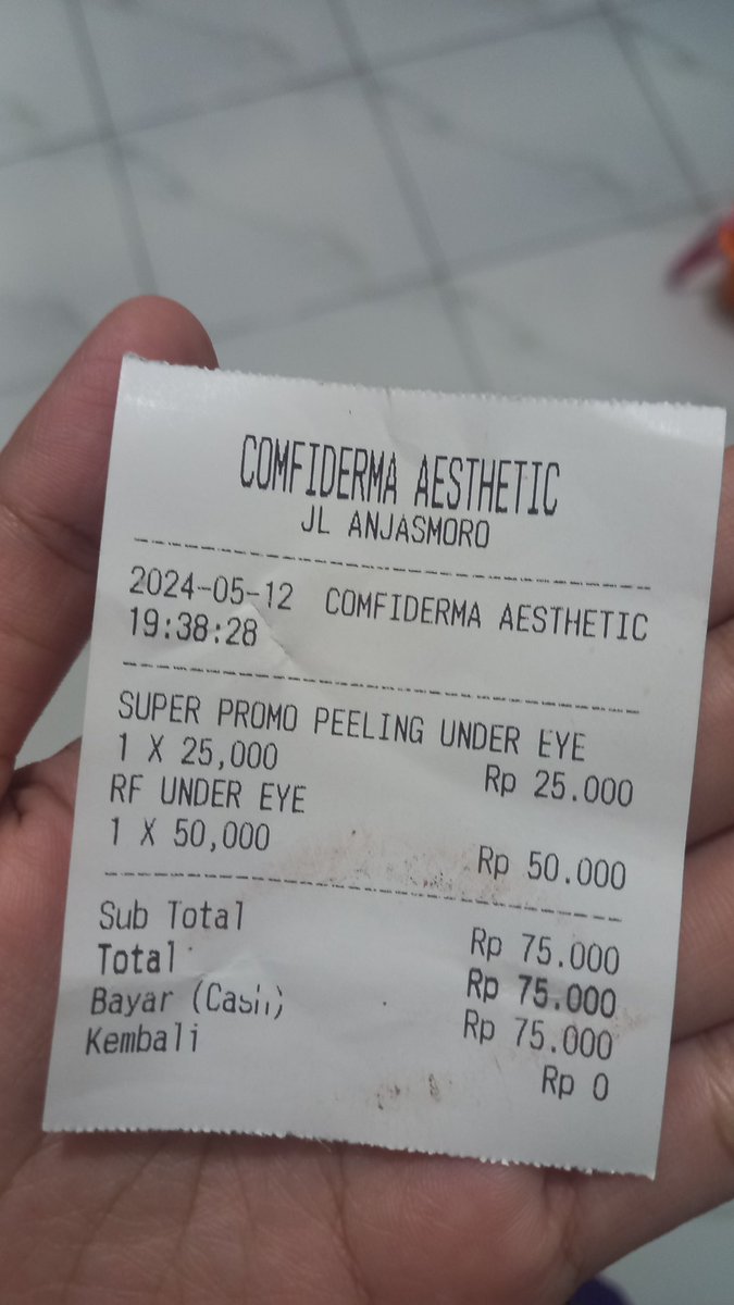 Susah2 pake eye cream atau eye serum berminggu2 (itu juga ga ngefek2 amat), tau2 kantong mata kempesnya sm eye treatment di klinik yg ga nyampe 100ribu itu🫵🏻😭

Ya meski ga yg muluzzzzz bgt, tp jauuuuhhh lbh baik drpd pake eye cream/serum doang 😭