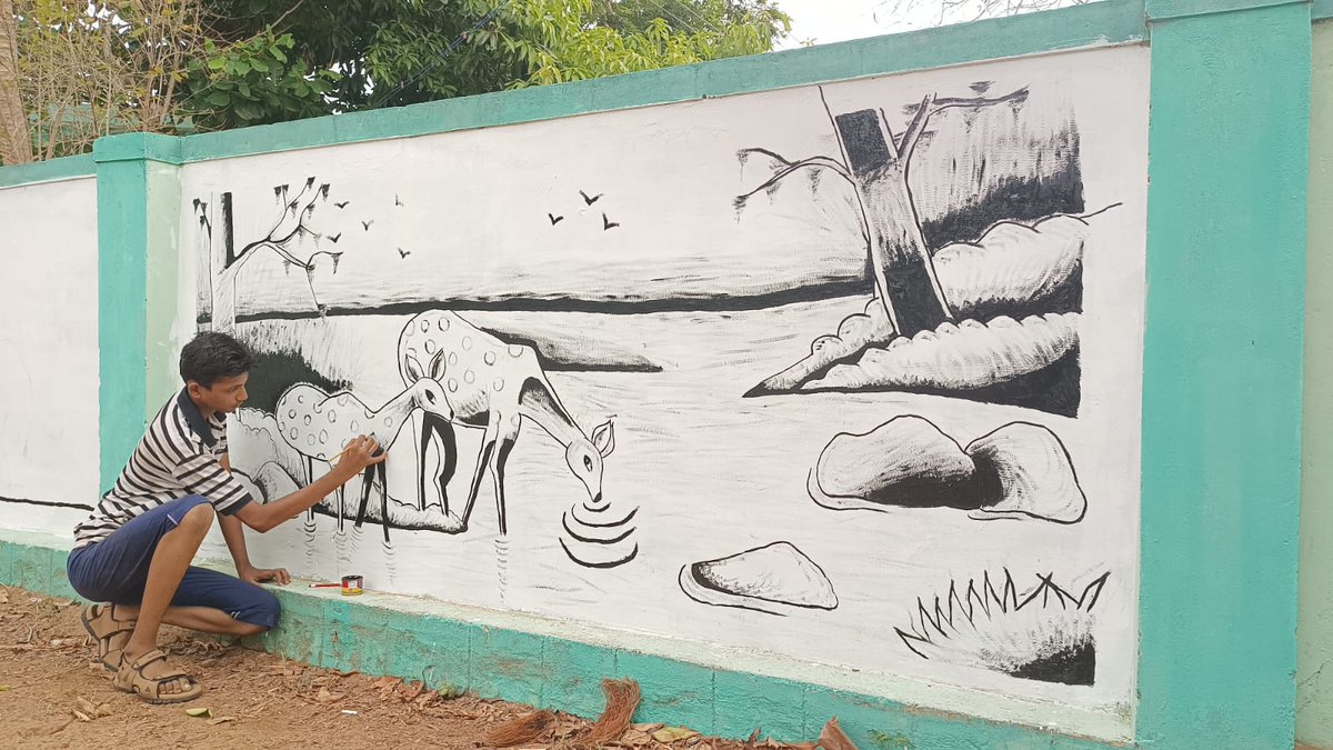 In tribute to his alma mater, S. A. Manikandan, who recently cleared his #Class10 exams from Pethanaickanur Govt. High School in #Pollachi, has undertaken a project to paint the school's compound wall as a farewell gift. 'The theme is Anamalai and its wildlife. With this, I hope…