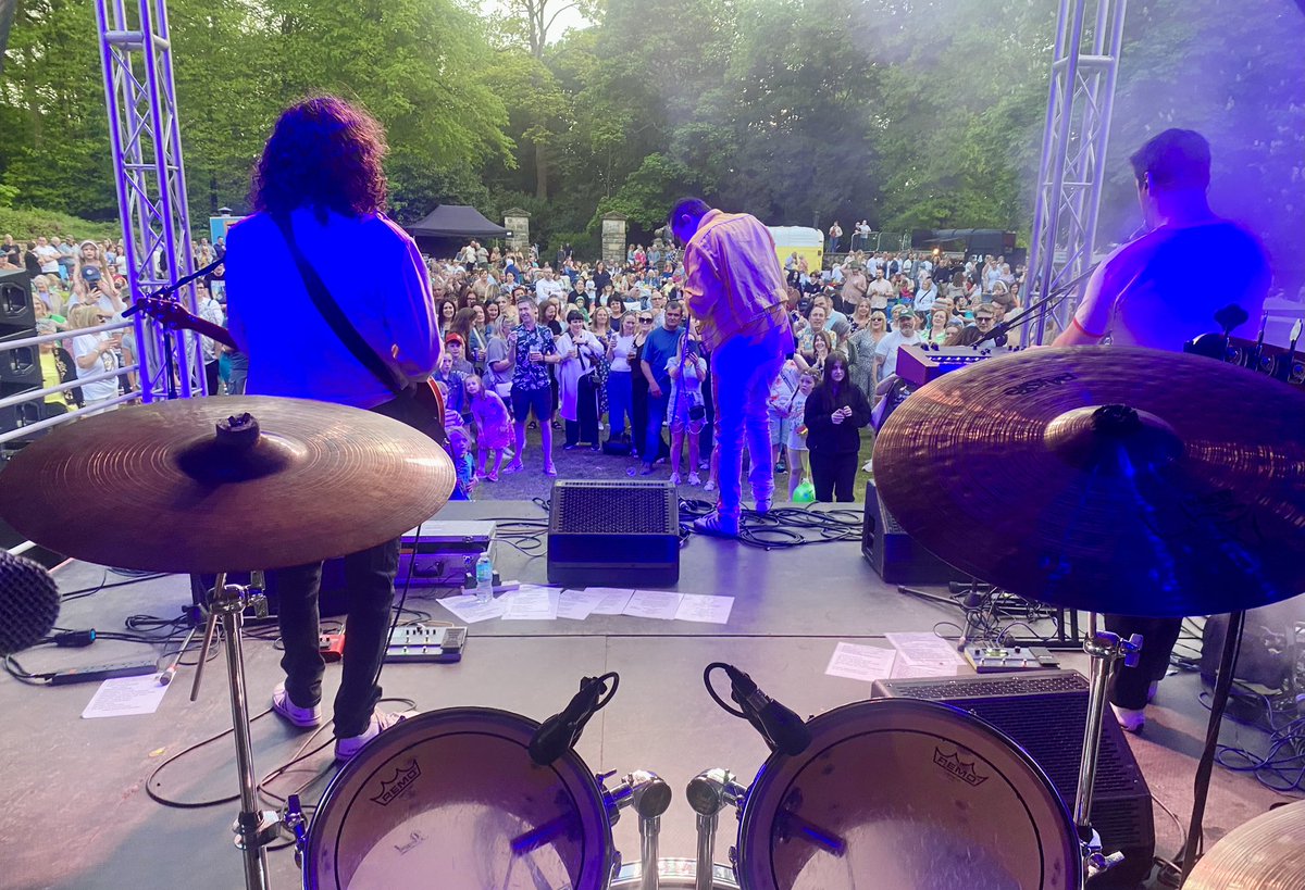 _Queenesque's tweet image. 🏴󠁧󠁢󠁳󠁣󠁴󠁿🏴󠁧󠁢󠁳󠁣󠁴󠁿🏴󠁧󠁢󠁳󠁣󠁴󠁿
Festhailes Festival. 11/5/23. Edinburgh.
Thank you so very much!
What a beautiful place.
What a great day!
We thank you all.
And we welcome Chris Grindrod on bass at his debut gig!
🏴󠁧󠁢󠁳󠁣󠁴󠁿🏴󠁧󠁢󠁳󠁣󠁴󠁿🏴󠁧󠁢󠁳󠁣󠁴󠁿
@OIQFC @N_T_S  #newhailes