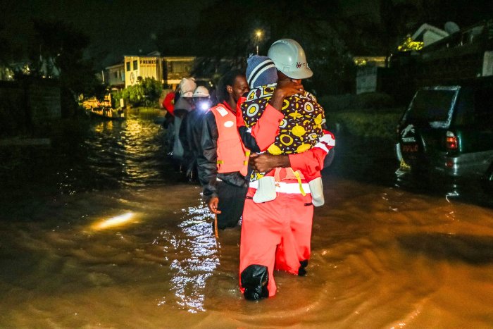 More than 200 people have been killed and more than 150,000 have been displaced in #Kenya due to extreme rainfall and consequent flooding on since 29 April. Via - Power Shift Africa