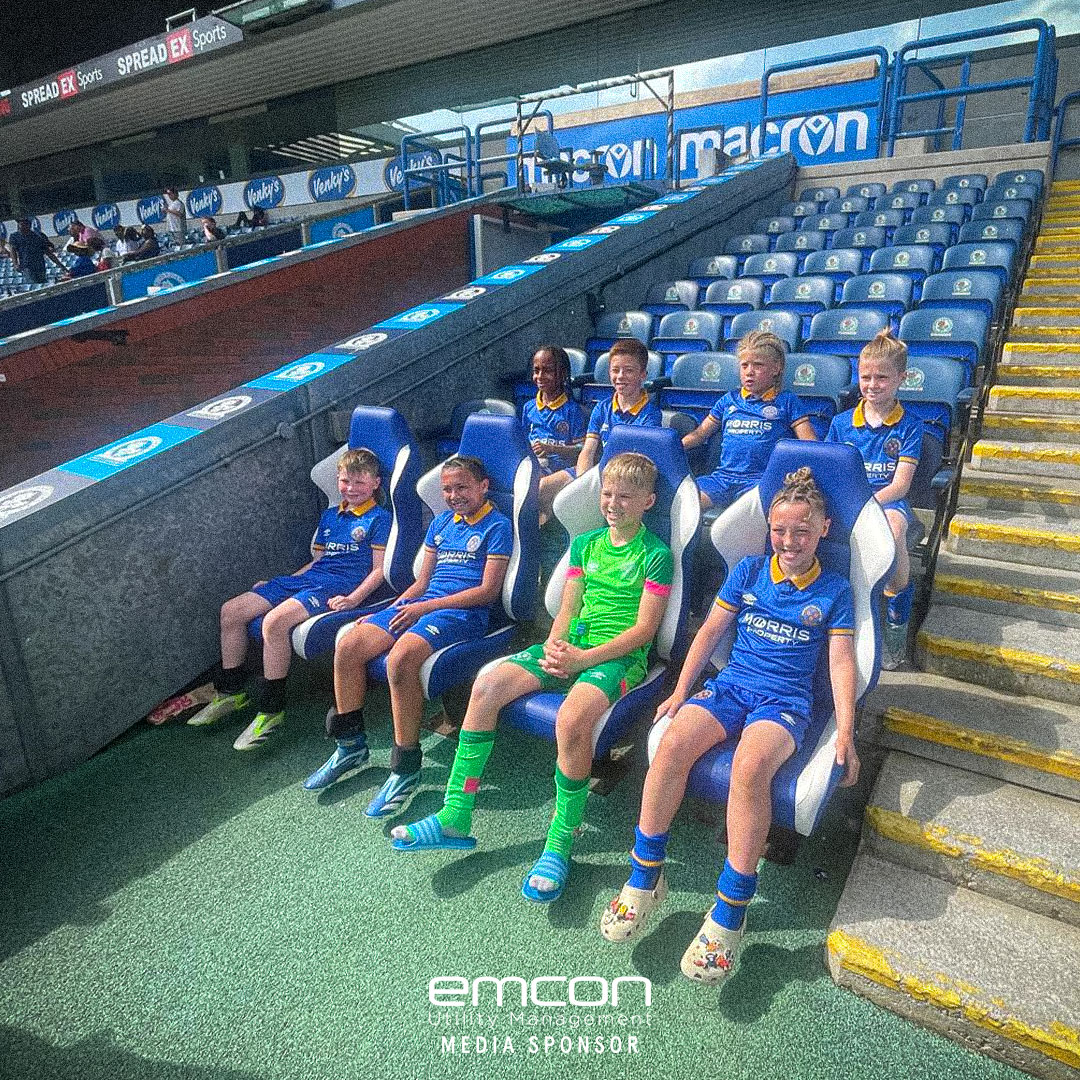 Well done to our under-9s who performed brilliantly at Ewood Park on Saturday 👏 A great experience for all the lads as well! 🔷🔶#Salop