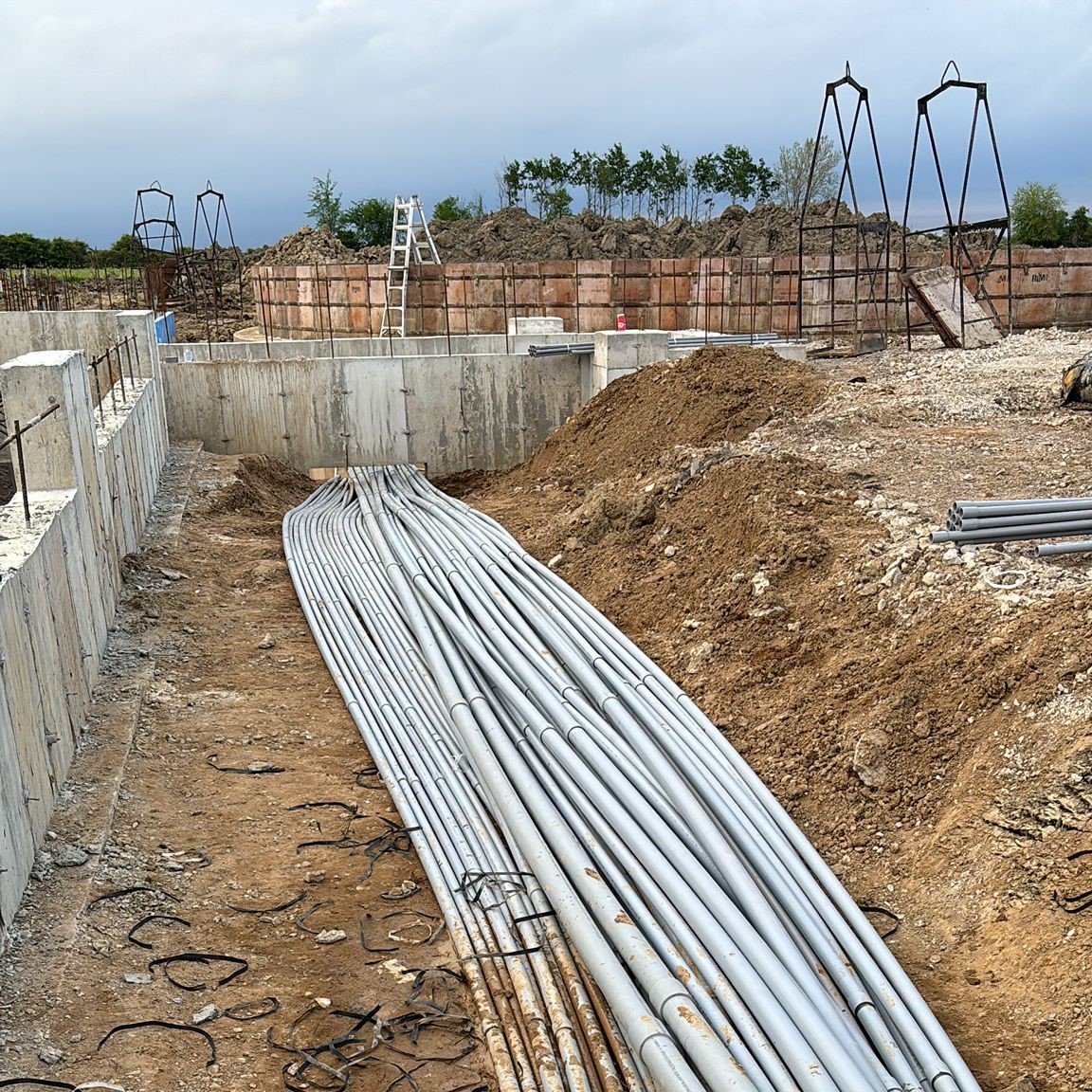 In three days a couple of our electricians laid over 3 km of conduit at this new site! The progress keeps happening at South Essex Grain!
#horstsystems #electricians #conduit #ontag #southessexgrain