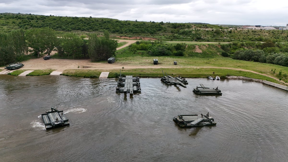 Yalayotgan toplar va eshakning fotosurati Irqlararo fetish porno onlayn