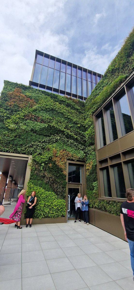 SidMooreManc's tweet image. Interesting #netwalk with @AltrinchamBID and @iwantplants looking at the new Foundation building in #Altrincham