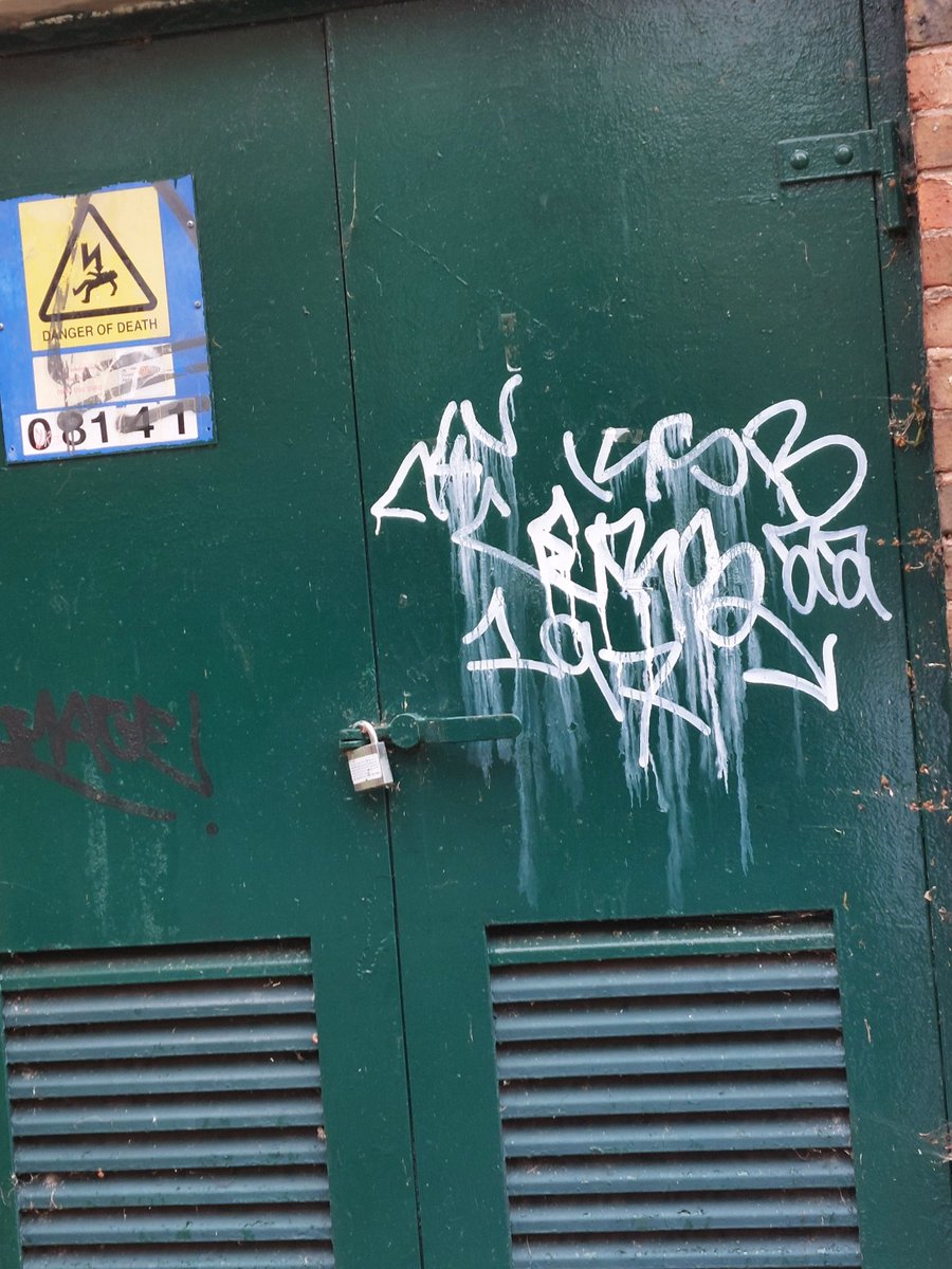 Please @UKPowerNetworks can you head down to Carter’s Estate, West Barnes Lane in #RaynesPark to paint over graffiti on your infrastructure - residents are unable to report this on FixMyStreet or via Clarion as they are not council or housing association assets