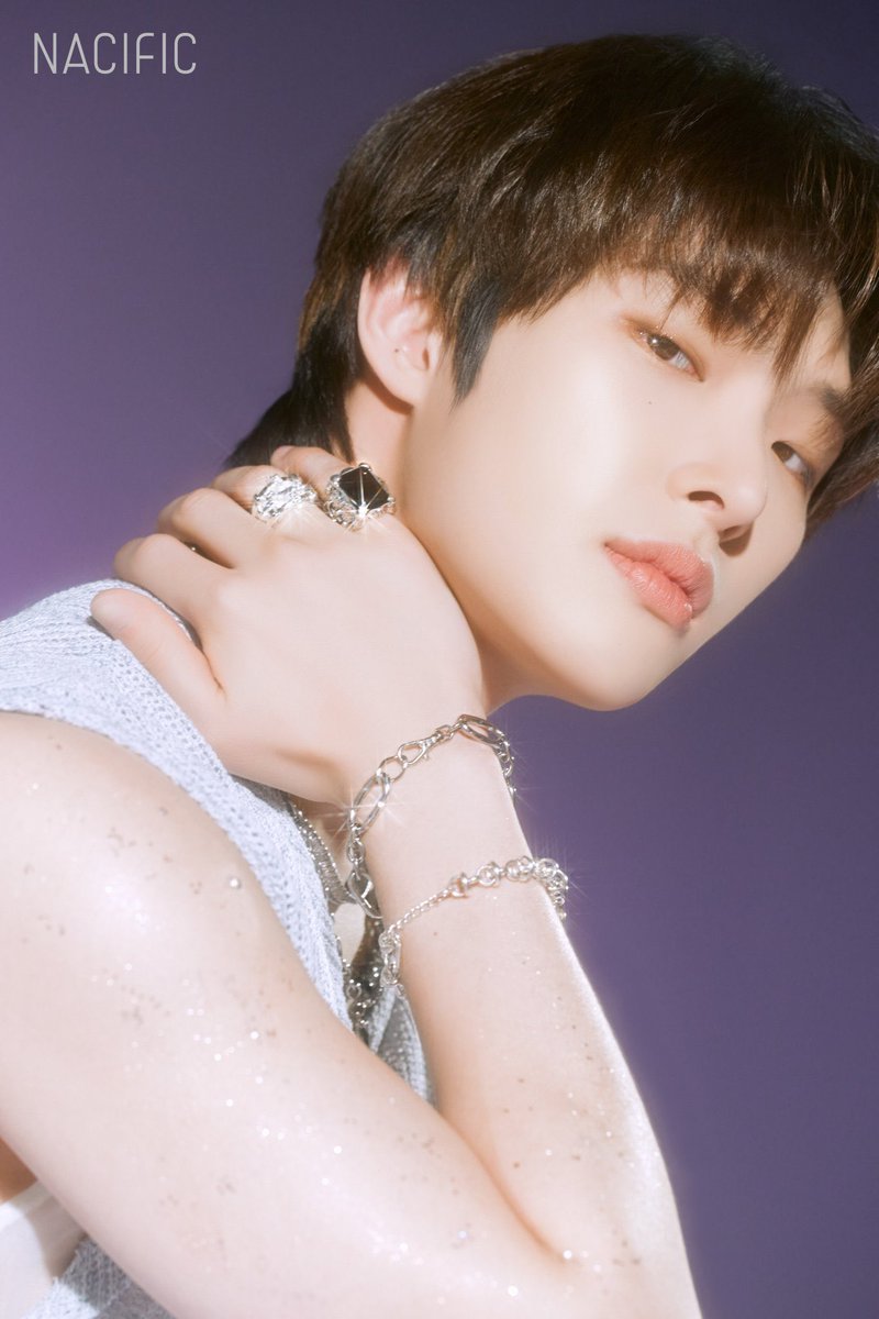 yeorsofreaky's tweet photo. i wanna kiss and bite his arms like it’s chicken tendrils https://t.co/x7Lk22v8Cx