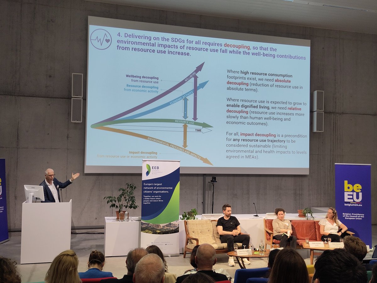 NickMeynen's tweet image. Hans Bruyninckx, ex EEA chief, was  strong @ #EEB24 conf. "If we do not set the right resource use targets in this capitalist system, we will not get there". Also spoke out against a Flemish party leader who said that protecting nature kills the economy. "Show me the study"
