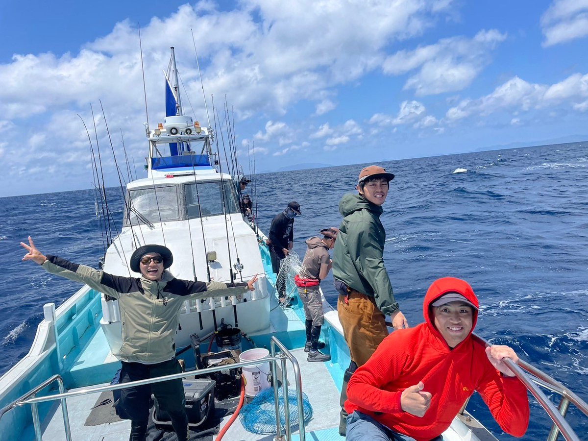 fish_kyo's tweet photo. 長らく投稿が滞っておりましたがそろそろ再開します！
GWは学生時代の釣り仲間と大好きな天啓丸チャーターでジギング、キャスティングetc…のなんでも便。慣れ親しんだ四国の海で久しぶりのリフレッシュ…！新しい環境で中々思うように釣りに行けない期間が長かったのも相まってめちゃくちゃ楽しかった https://t.co/AVe6UcK03t