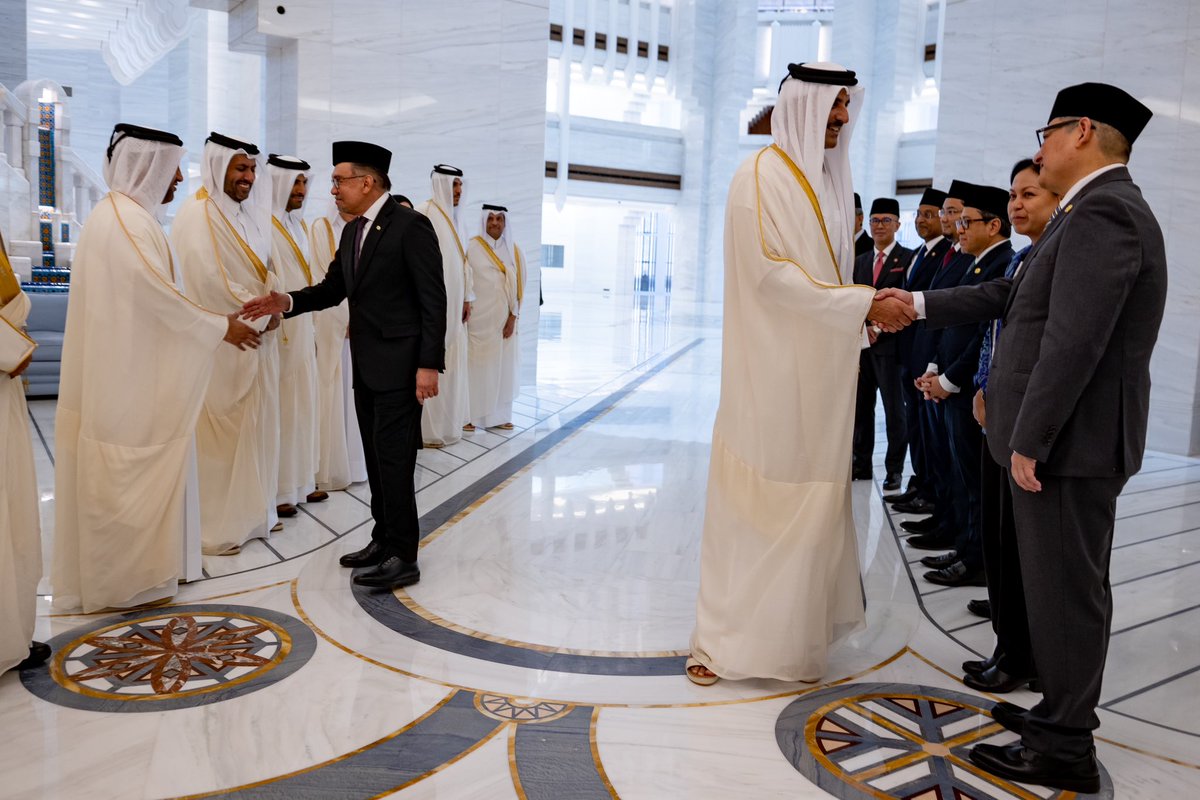 Hari pertama lawatan kerja di Doha dimulakan dengan Majlis Menghadap ke atas Emir Qatar, Yang Amat Mulia Sheikh Tamim bin Hamad Al Thani. Pertemuan atas jemputan Sheikh Tamim ini terarah kepada usaha menerus dan memperkukuhkan ikatan dan jalinan diplomatik yang telah pun…