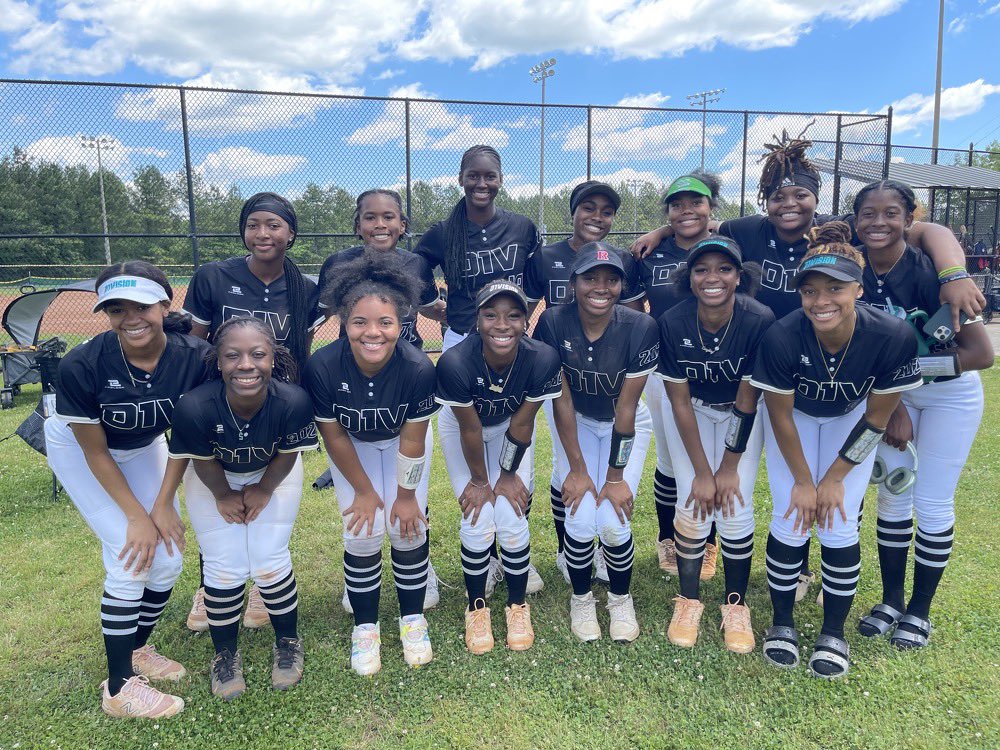 Our spring team has come to an end 👉🏼 TIME FOR SUMMER!!! Loved watching you all compete, I can’t wait to kick this season off, miss you all SO MUCH!! @dorianedwards_ thank you for leading this team, you’re a GEM!!! We are so lucky to have you Coach!!