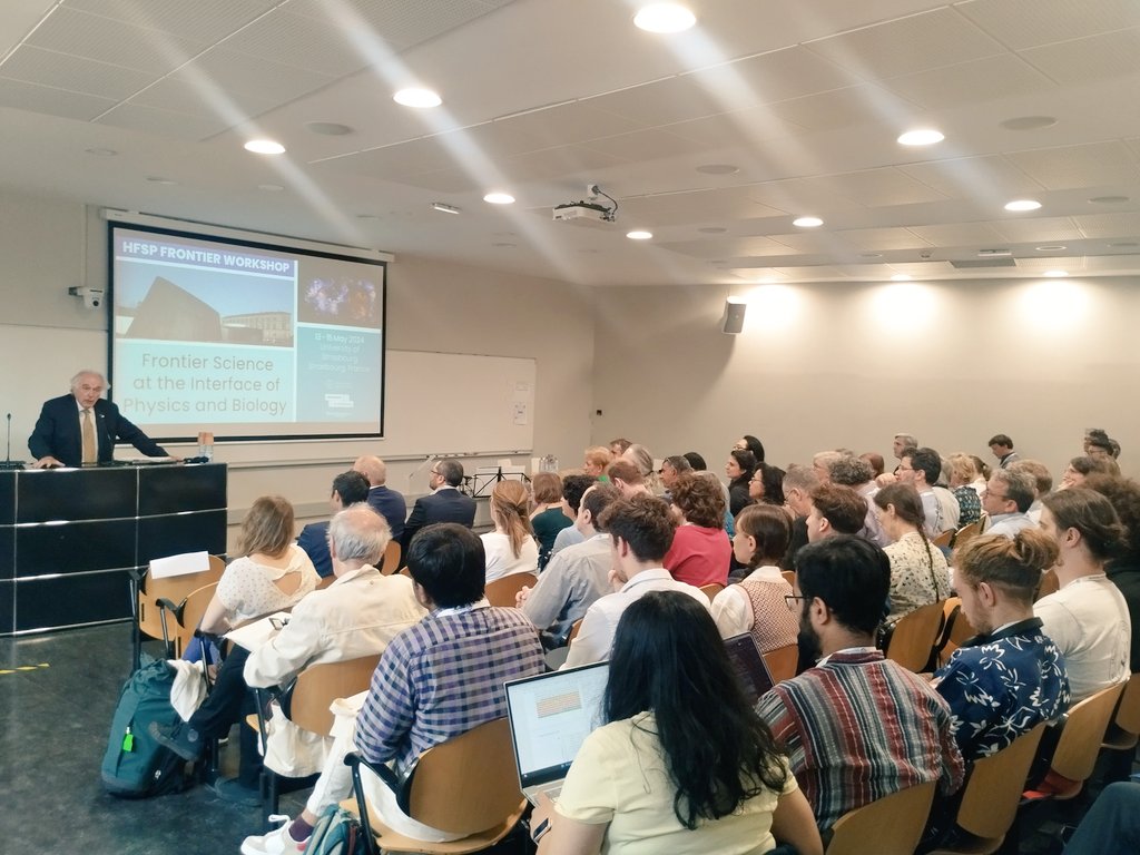 We started the Symposium #FrontierScience at the interface of #Physics and #Biology with the welcome speech of Remi Barillon, from @unistra and Pavel Kabat from #HFSP. Full house at #Strasbourg to debate interdisciplinary frontier science! 😉