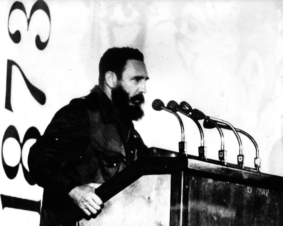 #Fidel: '¡Y qué útil es hurgar en la historia extraordinaria de nuestro pueblo! ¡Cuántas enseñanzas, cuántas lecciones, cuántos ejemplos, qué cantera inagotable de heroísmo! Porque ningún pueblo en este continente luchó más por su libertad que el pueblo cubano'.