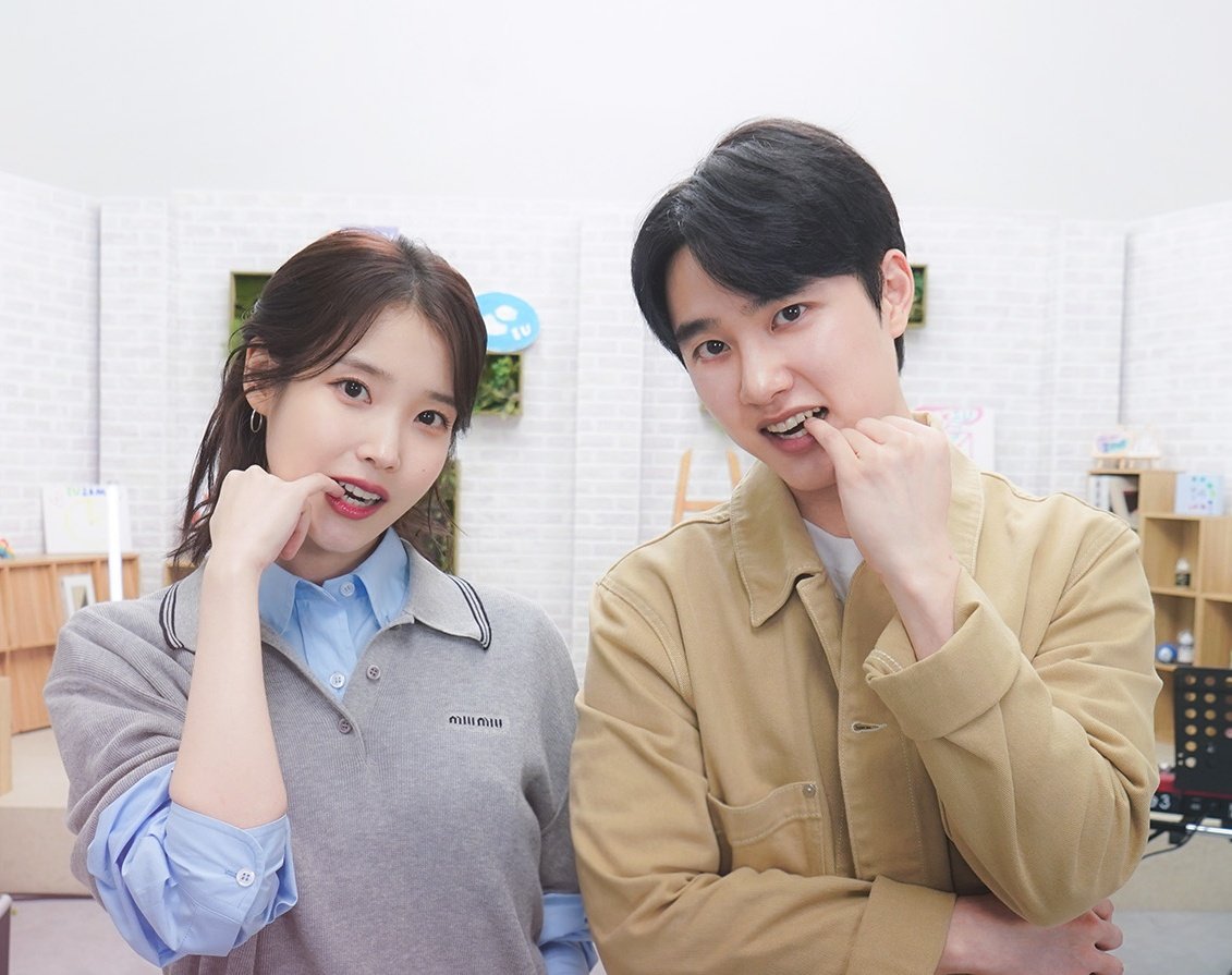 #IU was about to take a break from the show, but she heard #DOHKYUNGSOO was coming back, so she prepared another episode. Kyungsoo chose IU's show out of all the other shows on YouTube because he can reach the high notes like her! 👏👩‍🎤👨‍🎤🕊🕊🩷 #DOHKYUNGSOO_IUsPalette #도경수…