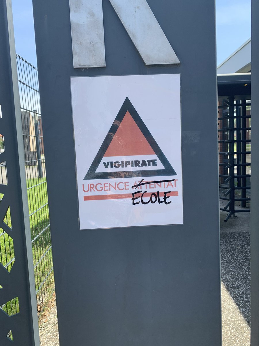 Anne_Stambach's tweet image. Le personnel du Lycée Urbain Vitry à #toulouse est aujourd’hui en grève pour dénoncer le manque abyssal de moyens pour l’école publique. 

L’Etat abandonne ce service public pourtant essentiel pour nos générations futures. Mobilisons-nous !