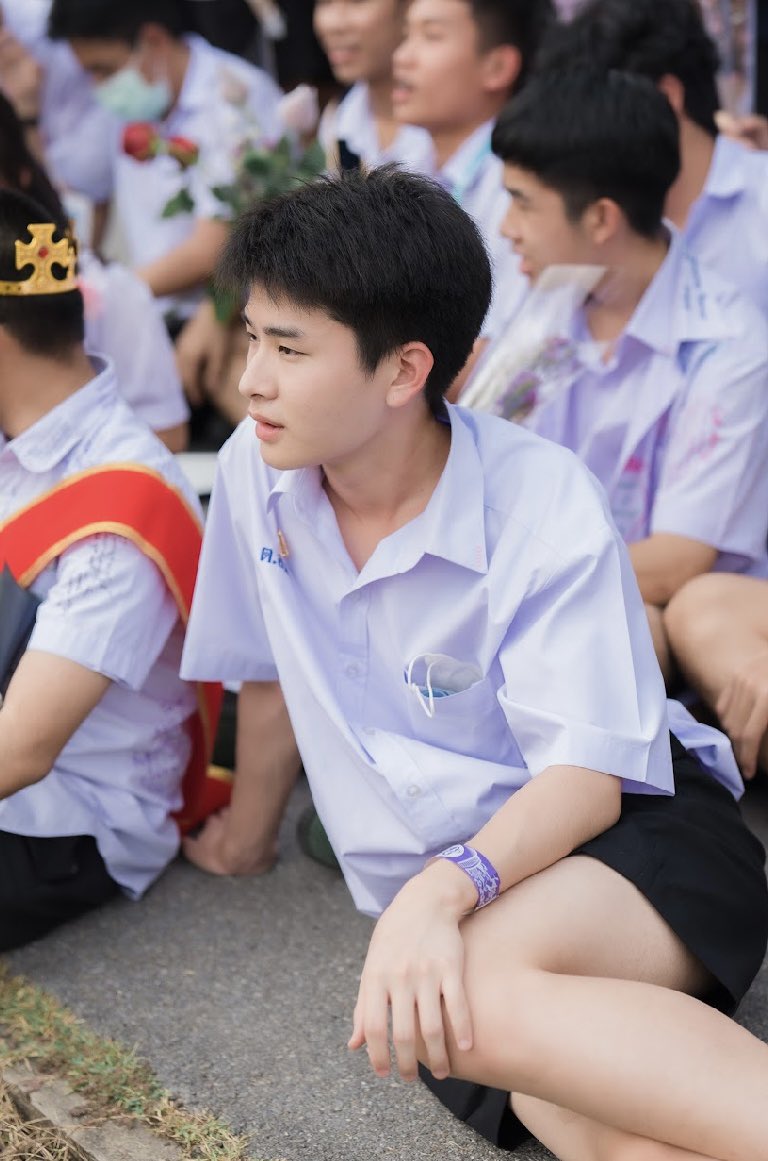 รูปหล่อ เรียนเก่ง ดีกรีวิศวะไฟฟ้าม.เกษตร บ้านมีสวน #ทุเรียน เข้ากับคนได้ง่าย ตลก ยิ้มหวาน มารยาทดี ขี้เล่น ร้องเพลงเพราะ เต้นก็ได้ แรปก็ดี คาริสม่าแรง สกิลการพูดเริ่ด ไม่เคยตายไมค์ ชอบฟังเพลงยุค 90 เป็นหลานข้าวตังเจ้าสัว คนชอบแกหมดละชญานนท์