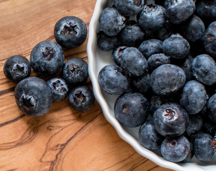 The anthocyanins in the dark skins of blueberries play a vital role in reducing many lifestyle diseases. 🫐🫐

(see article: ow.ly/5EA350RBnnR) #blueberries #health #FarmsCloseBy #DefineLocal #hyperlocal #local #franchise #EndAlz #VC #invest #investment #investor #hydrogen