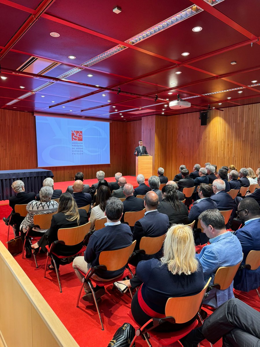 Educacao_PT's tweet photo. Ministro da @educacao_pt, Fernando Alexandre, esteve esta manhã, na cerimónia de Tomada de Posse dos Órgãos Sociais da Associação Portuguesa do Ensino Superior Privado (#APESP).
#enisinosuperiorprivado
📸@Educacao_PT https://t.co/G2BnAlwQGr