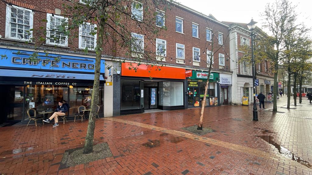 Self-Contained Retail Unit TO LET within #RugbyTownCentre.  2 Market Place offers a ground floor unit with sales area of 1,245 sq ft together with storage and kitchen of 313 sq ft.  Available Immediately. New Lease. burleybrowne.co.uk/property/detai…
