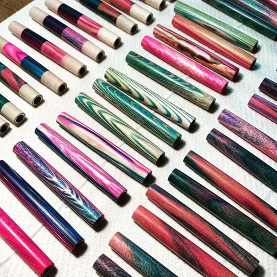 penpen__0851's tweet photo. 野原工芸を買えなかった人にも、買えた人にも、和歌山の立木染めを知っていただきたい！
生きている木を染めているらしく、ペンにしているのは野原工芸さんです！
#野原工芸 #立木染め https://t.co/Ycdc7JDL17