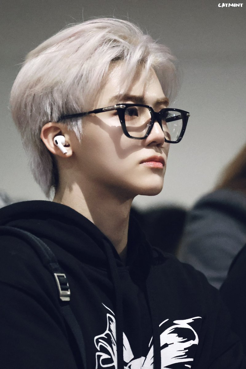 njmhae's tweet image. he is so attractive in glasses 😵‍💫