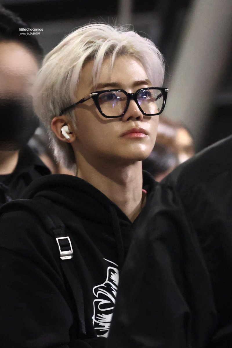 njmhae's tweet image. he is so attractive in glasses 😵‍💫
