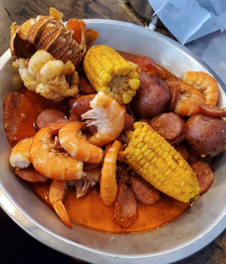 Drop an emoji in the comments that best describes your favorite part of a seafood boil! 🌶️🍤🌽🦀

#twoclaws #cajunfood #delawarefood #cajun #seafoodboil #delawarefoodie #seafood #seafoodboils