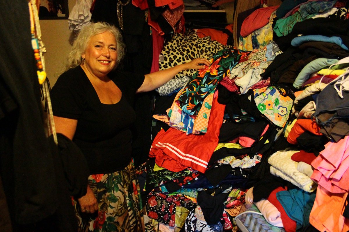 It's #HoardingAwarenessWeek Hoarding is a disorder which people can develop as a response to stress, depression or anxiety. We spoke to Surrey resident Mandi about her own hoarding experience and how she is helping others orlo.uk/ozNgx