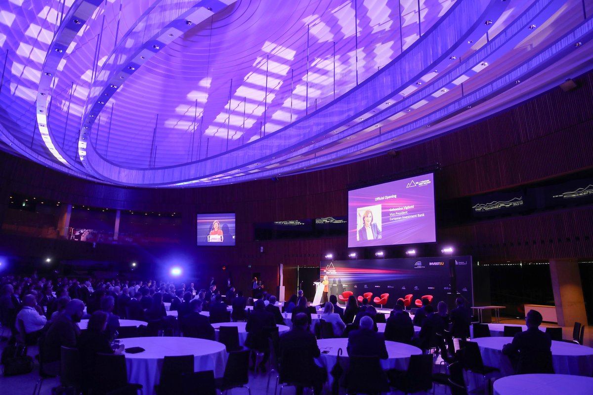 Venture Capital Investitiounen an 🇪🇺 si virun allem an der AI &amp; am Fintech 2023 geklommen. Um #EIBVentureDebt Summit hunn ech betount dass dëst prioritär Beräicher fir 🇱🇺 sinn, besonnesch als féierend Finanzplaz. Et ginn haut > 280 Fintech Firmen zu 🇱🇺, dovunner 85 am <a href="/The_LHoFT/">Luxembourg House of Financial Technology</a>.