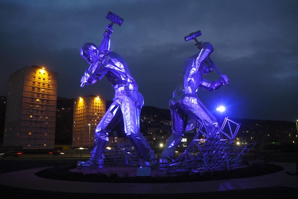 The Shipbuilders of Port Glasgow Sculptures as well as the Lyle Fountain will be lit Purple tonight to mark the start of Dementia Awareness Week 💜

#InverclydeCares