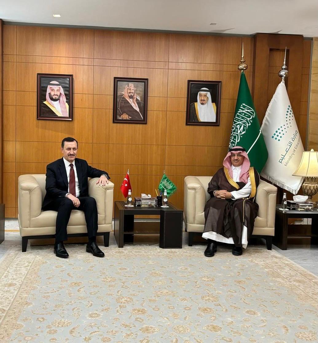 📍Riyad Suudi Arabistan Eğitim Bakanı Sayın Yousef Al-Benyan’ı ziyaret ettim. Misafirperverlikleri dolayısıyla kendilerine teşekkür ediyorum. 🇹🇷🇸🇦 @minister_moe_sa