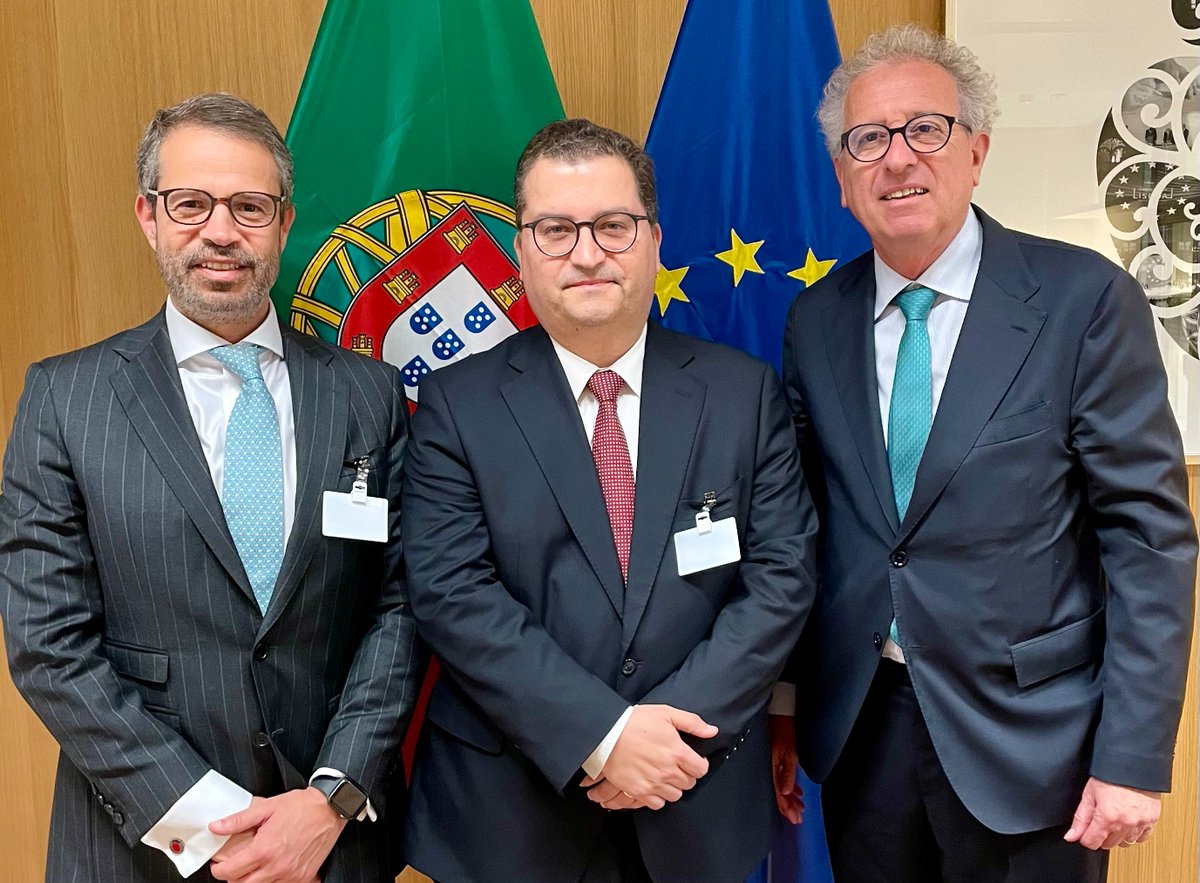 ESM MD Pierre Gramegna meets Portuguese Finance Minister Joaquim Miranda Sarmento, welcoming him as a new member of the ESM’s Board of Governors, as well as José Maria Brandão de Brito, Deputy Minister and Secretary of State for the Budget, as new ESM Director. #ESMeuro @govpt