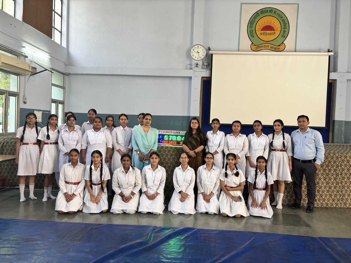 Today,@CSIR_CSIO under @CsirJigyasa initiative conducted the Student-Scientist Connect Program where Dr.Pooja Devi,Pr.Scientist delivered her lecture on 'Career in STEM & Jigyasa Venture' for Sharda Sarvahitkari Model Sr.Sec School.The climate clock was also gifted to the school.