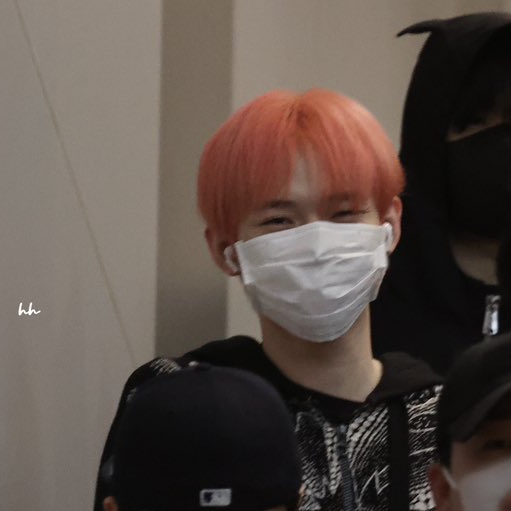 the way you can still see chenle's smile behind the mask because he smiles with his eyes will never not be the sweetest thing ☹️🤍