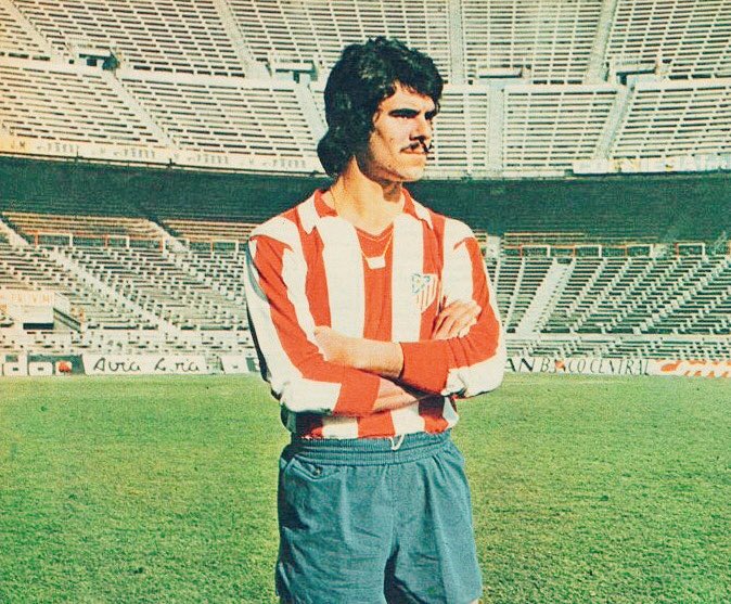 🎂 ¡Hoy cumple 70 cumpleaños Eugenio 'Cheli' Leal! 🏆 El centrocampista toledano defendió la camiseta del @Atleti en 253 partidos y formó parte de la plantilla rojiblanca que conquistó las Ligas 72/73 y 76/77, las Copas 71/72 y 75/76 y la Intercontinental. ¡Muchas felicidades!
