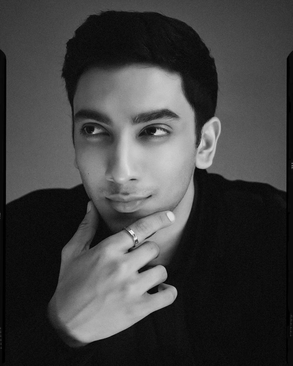 #VedangRaina sets the standard for sophistication in his all-black look✨

@vedangraina 

#VedangRaina 
#Bollywood #Handsomehunk #southasian #UrbanAsian