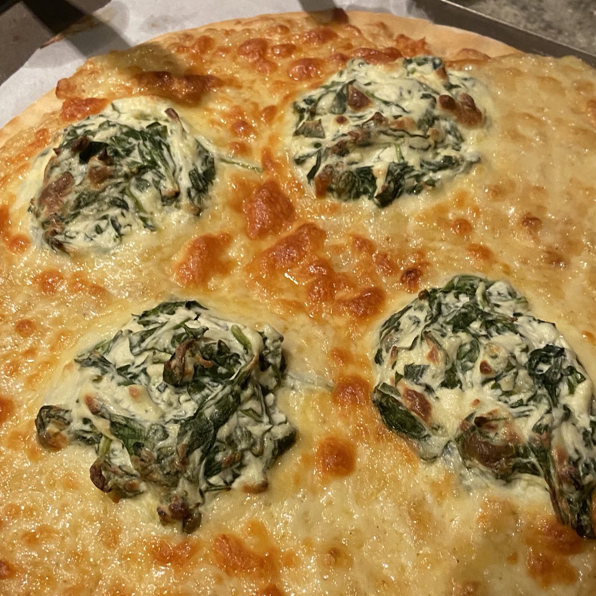 my sister made creamy spinach pizza 🙆🏻‍♀️!