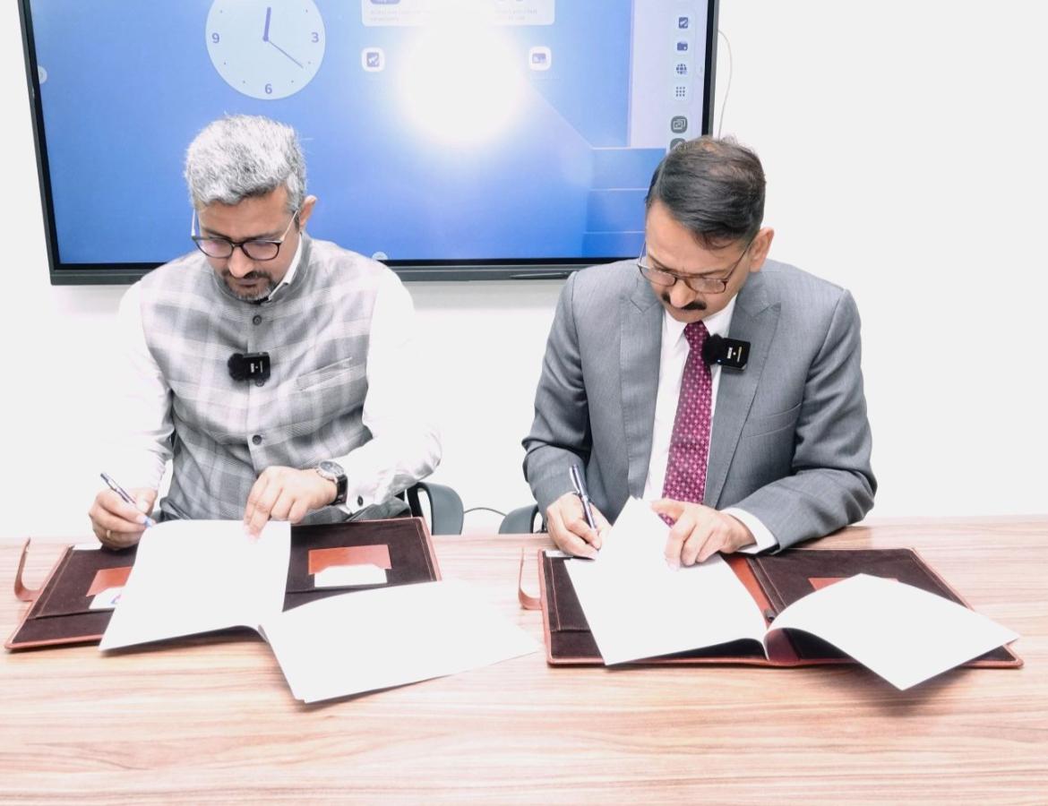 upsifsUp's tweet photo. Thrilled to host Satya Prakash, CEO FXB India Suraksha at UPSIFS as he sheds light on tackling child trafficking with forensic approaches. A new chapter begins with our MoU signing with FXB India Surksha. #Forensic #UPSIFS #Childprotection #ForensicInsights #ChildSafety https://t.co/cUNJu9cv9e