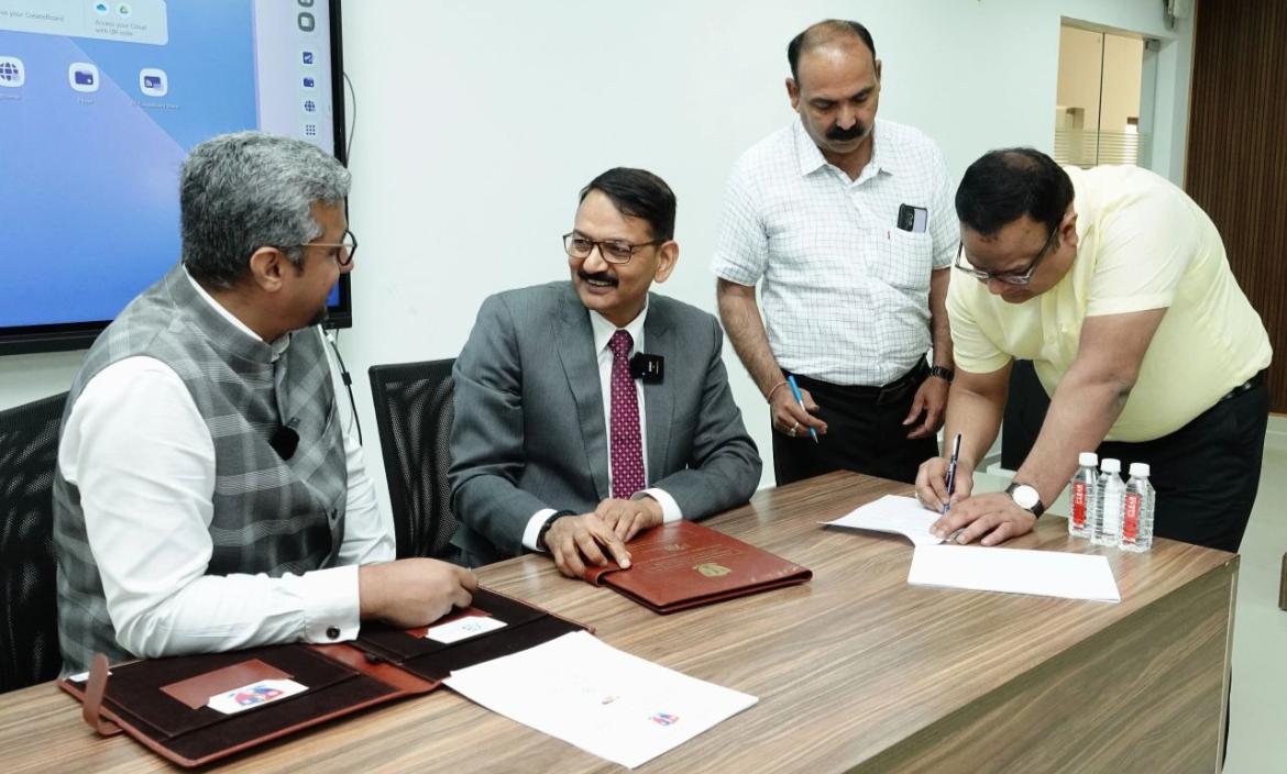 upsifsUp's tweet photo. Thrilled to host Satya Prakash, CEO FXB India Suraksha at UPSIFS as he sheds light on tackling child trafficking with forensic approaches. A new chapter begins with our MoU signing with FXB India Surksha. #Forensic #UPSIFS #Childprotection #ForensicInsights #ChildSafety https://t.co/cUNJu9cv9e
