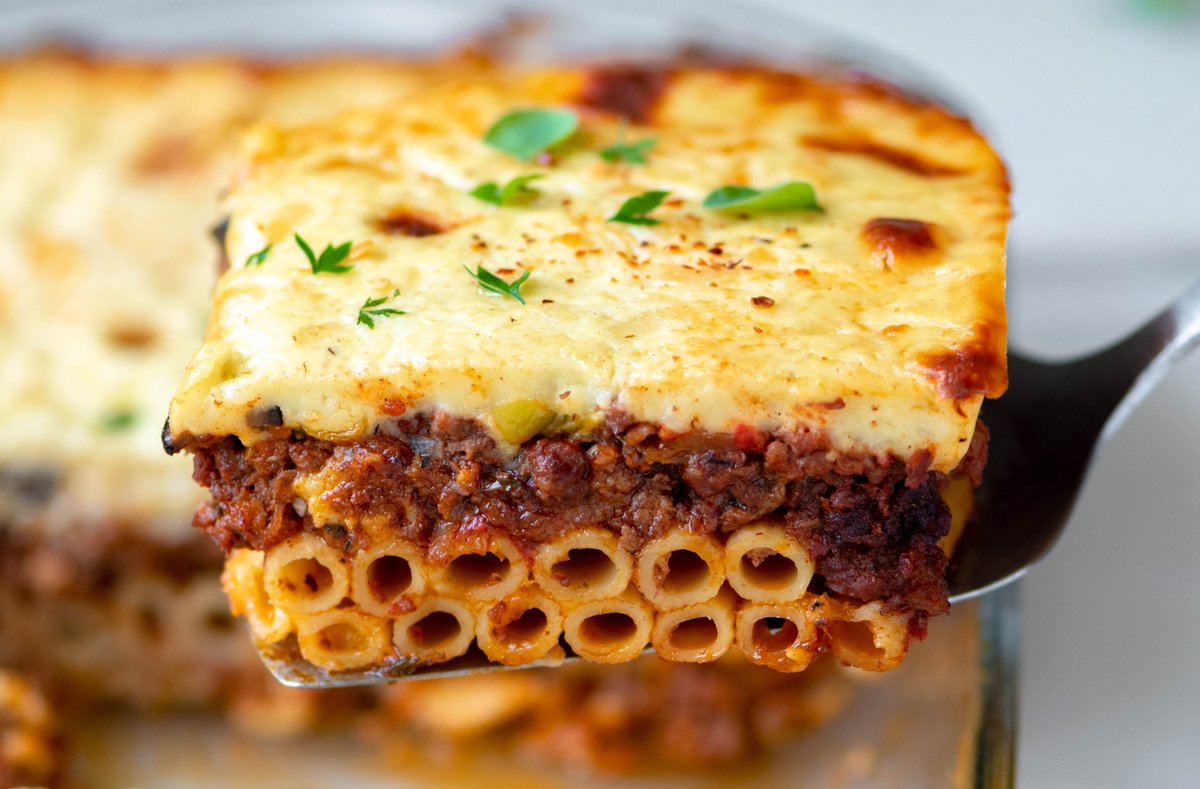 Greek Lasagna that promises layers of rich Greek Béchamel, Lamb Meat Sauce, and tubular pasta, all baked to perfection. Perfect for a cozy, comforting dinner that's sure to tantalize your taste buds with every bite. #GreekCuisine #ComfortFood 👉chefdehome.com/recipes/957/pa…