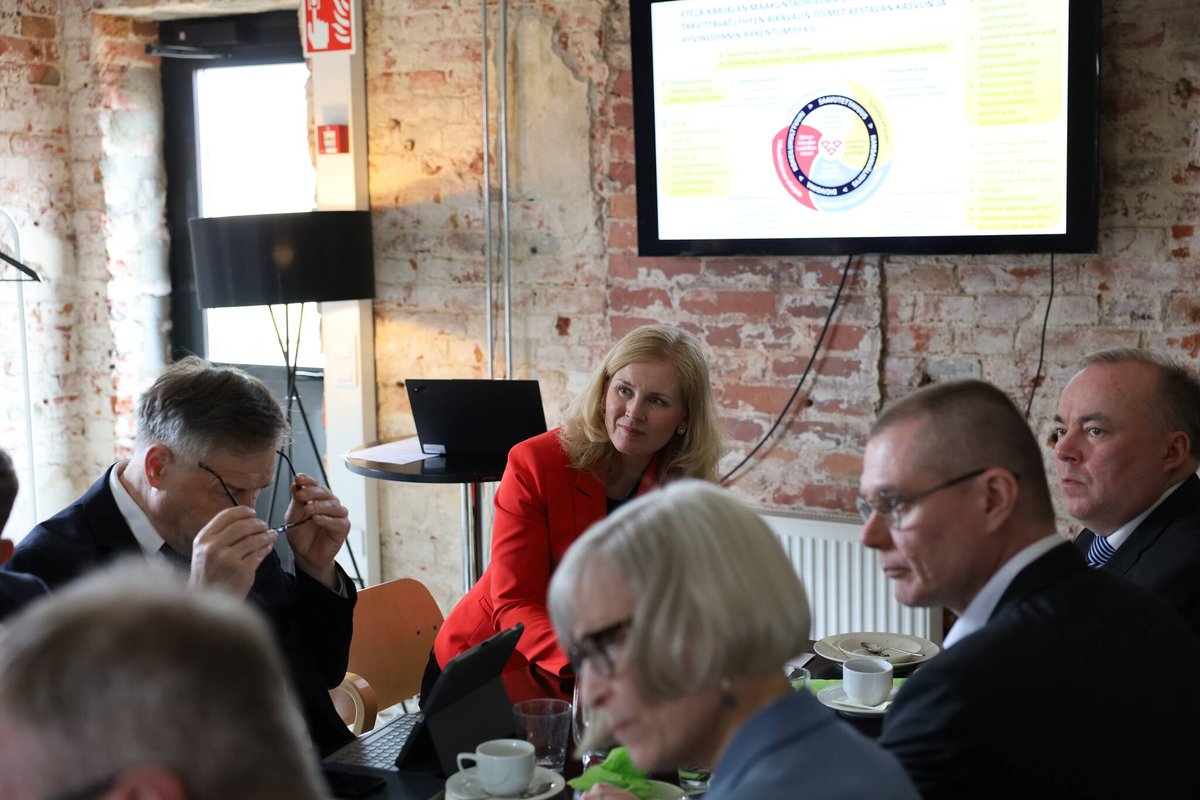 Ministeriöiden kansliapäälliköt vierailevat itäisessä Suomessa 13.–14. toukokuuta. 

Matka liittyy hallituksen itäisen Suomen ohjelmatyöhön, ja kansliapäälliköt tapaavat matkan aikana Lappeenrannassa, Joensuussa ja Kuopiossa laajasti alueiden edustajia.