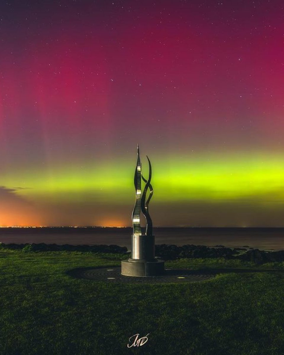 Who was lucky enough to catch the aurora borealis over the weekend? 🤩✨🤳🏼

Our top 3 spots in #Dublin to see Northern Lights magic:
📍 Skerries
📍 Howth
📍 Balbriggan

SAVE this post for next time!

📸 @majestic_dublin 

#DublinCoastalTrail #LoveDublin