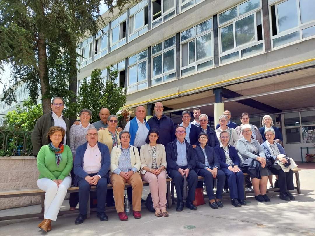 coleFEDE's tweet photo. ✅ El pasado jueves, en Madrid, se reunió el equipo coordinador de la #redop con las direcciones generales y presidencias de las fundaciones educativas de la red, así como con los Superiores Mayores.
Nuestra @coleFEDE estuvo bien representada con @marcel_palleja y @fernandezana09 https://t.co/UlJfxS8wrg