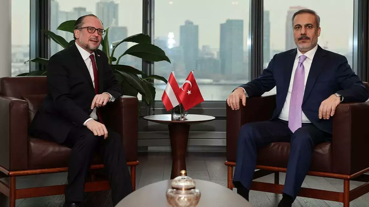 habercomsosyal's tweet photo. Avusturya Dışişleri Bakanı ile Bakan Fidan'dan kritik görüşme!

#AvusturyaDışişleriBakanı #HakanFidan #TürkiyeAB #AlexanderSchallenberg 

https://t.co/yKuYp8bUBt https://t.co/tRIrRzM2oL